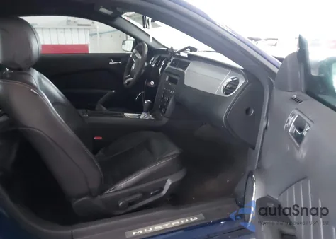 2014 Ford Mustang V6 Premium z USA, uszkodzony, nr VIN 1ZVBP8AM3E5325222